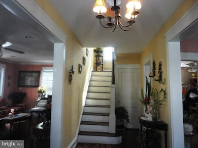 37 Maple Ave, Upper Darby, PA 19082 - photo 4