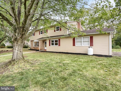 1040 S West St, Carlisle, PA 17013 - photo 3