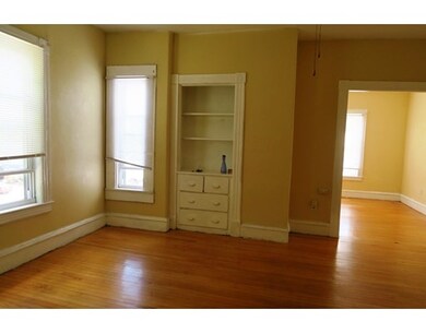 425 Chelmsford St unit 2nd Floor, Lowell, MA 01851 - photo 6