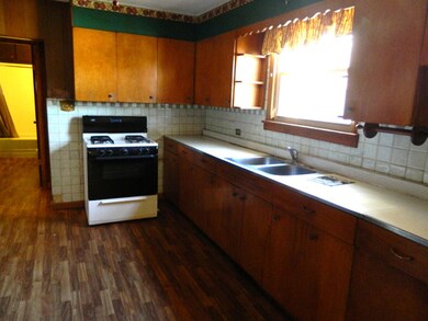 104 W 2nd St, Oglesby, IL 61348 - photo 5