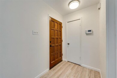 Entry way with powder bath