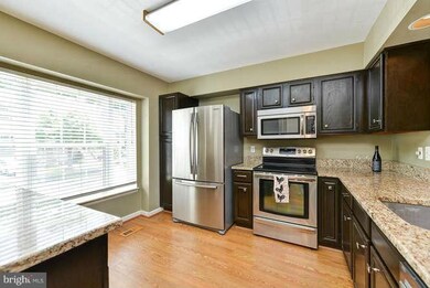 8304 Linden Oaks Ct, Lorton, VA 22079 - photo 4