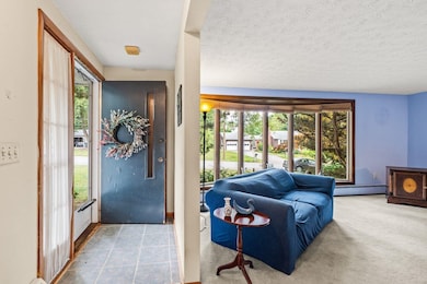 9 Tomolonis Dr, Nashua, NH 03062 - photo 3