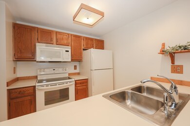 39 Glengarry Dr, Stratham, NH 03885 - photo 7