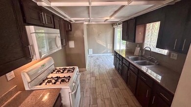 235 S Oak Ave, Shawnee, OK 74801 - photo 4