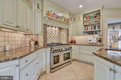9001 Holly Leaf Ln, Bethesda, MD 20817 - photo 6