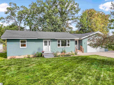 1903 Maple Dr, Traverse City, MI 49686 - photo 3