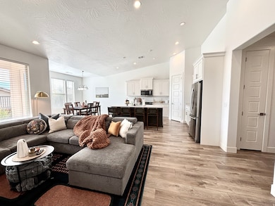 233 W Green Jade Dr, Washington, UT 84780 - photo 7