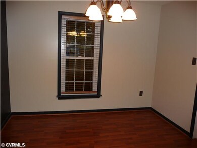 Dining Room - Sunny!