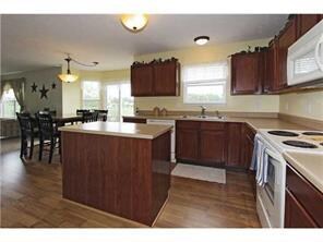 2354 Monarchy Ln, Greenwood, IN 46143 - photo 3