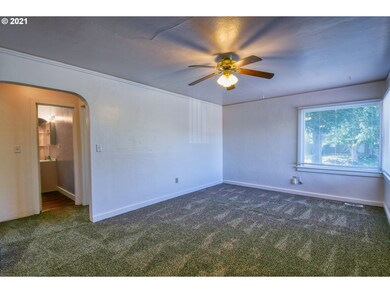 212 SE Isaac Ave, Pendleton, OR 97801 - photo 5