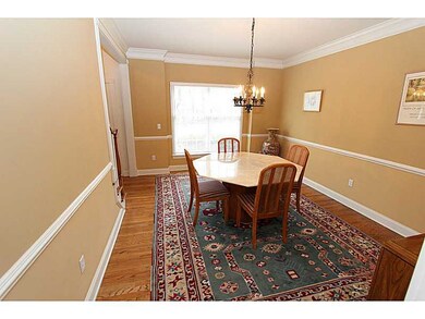 Dining Room. Bright Dining Room