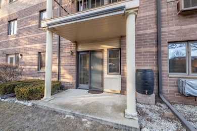 530 N Silverbrook Dr unit 132, West Bend, WI 53090 - photo 6