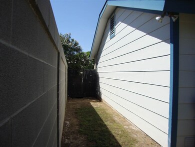 5703 Post Oak Dr, Laredo, TX 78041 - photo 5