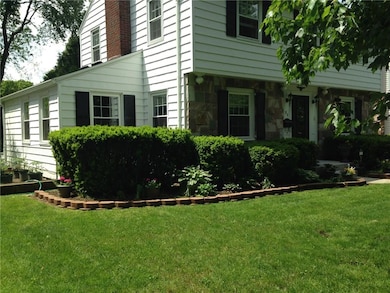 BEAUTIFUL SUMMERTIME LANDSCAPING