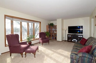 140 Dale Dr, Oregon, WI 53575 - photo 4