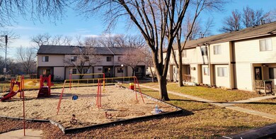 528 N Grant St unit 305, Blue Earth, MN 56013 - photo 2