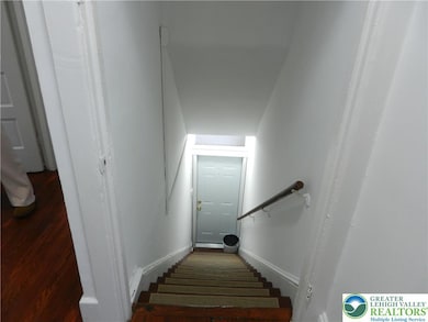 1428 Center St unit 2, Bethlehem, PA 18018 - photo 4