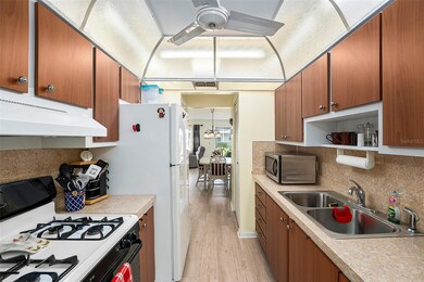 5216 81st St N unit 2, Saint Petersburg, FL 33709 - photo 4