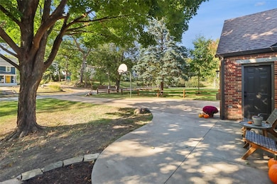 225 51st St, Des Moines, IA 50312 - photo 4