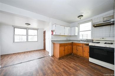 94-28 209th St, Jamaica, NY 11428 - photo 7