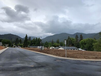 1792 Daffodil Ln, Grants Pass, OR 97526 - photo 2