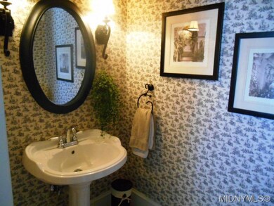 Main level bath