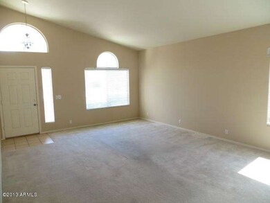 023-277121-LivingRoom1a