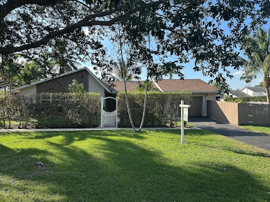 417 SE 4th St, Dania, FL 33004 - photo 2