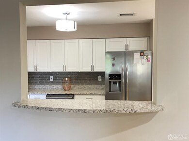 302 Michaels Ct unit 302, Woodbridge, NJ 07095 - photo 5