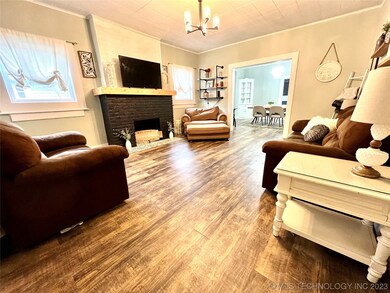 410 E 6th St, Claremore, OK 74017 - photo 2