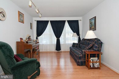 9023 Daum Ct, Springfield, VA 22153 - photo 6