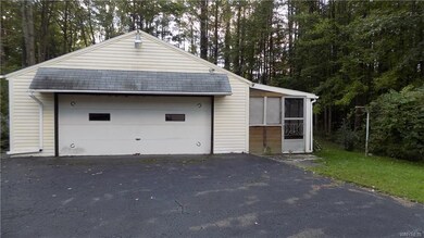Nice Garage with Enclosed Patio