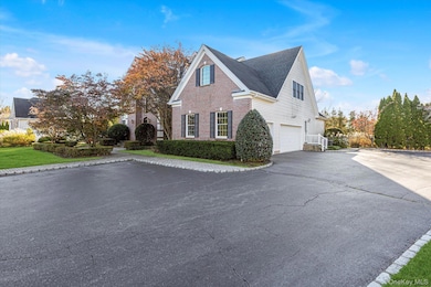 135 Elmwood Dr, Dix Hills, NY 11746 - photo 4