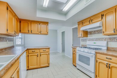 10627 Quezada Ave, El Paso, TX 79935 - photo 5