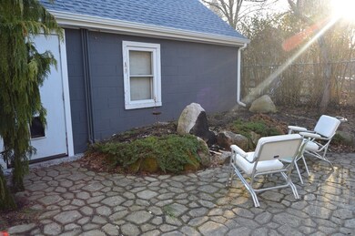 22 Adams St, Fairhaven, MA 02719 - photo 5