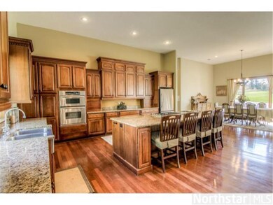 Enjoy entertaining with the spacious kitchen - com