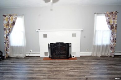 711 Peoria St, Lincoln, IL 62656 - photo 5