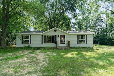 1404 N Texas Ln, Midland, MI 48642 - photo 2