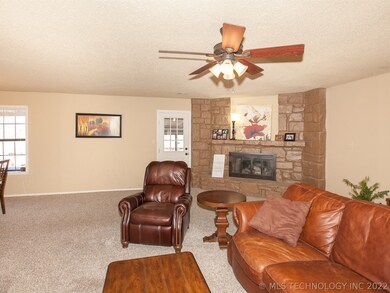 3049 W 70th St, Tulsa, OK 74132 - photo 5