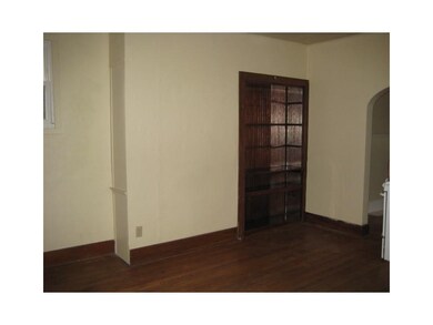 Entry/Foyer.