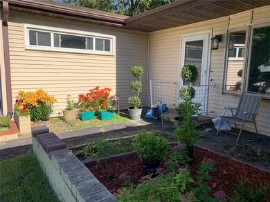 202 Blairs Ferry Rd, Hiawatha, IA 52233 - photo 4