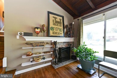 6803 Derrell Ct, Alexandria, VA 22307 - photo 5