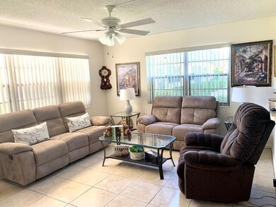 72 Windsor D, West Palm Beach, FL 33417 - photo 4