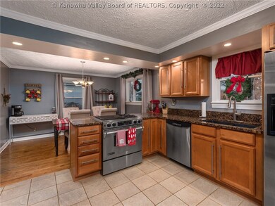 2722 Edwards Cir, Dunbar, WV 25064 - photo 5