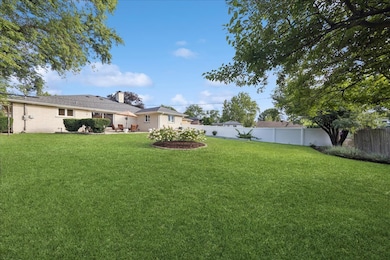 5811 Longview Dr unit 2, Countryside, IL 60525 - photo 3