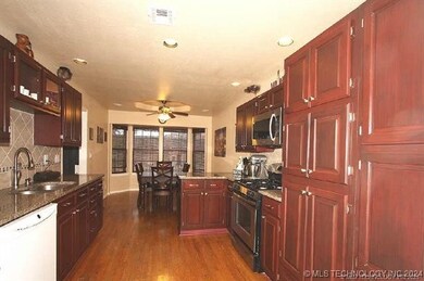 25 Fox Run Cir, Jenks, OK 74037 - photo 7