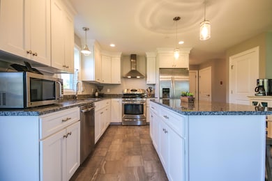 35 Hayfield Dr Gorham - 5Kitch