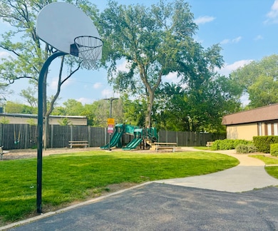 325 Shadowbend Dr unit 3B, Wheeling, IL 60090 - photo 3