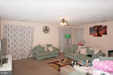 6001 64th Ave, Riverdale, MD 20737 - photo 2